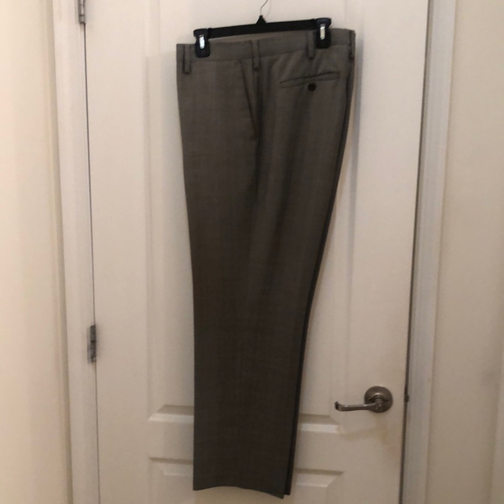 Louis Raphael. Gray plaid men’s dress pant. 36/30